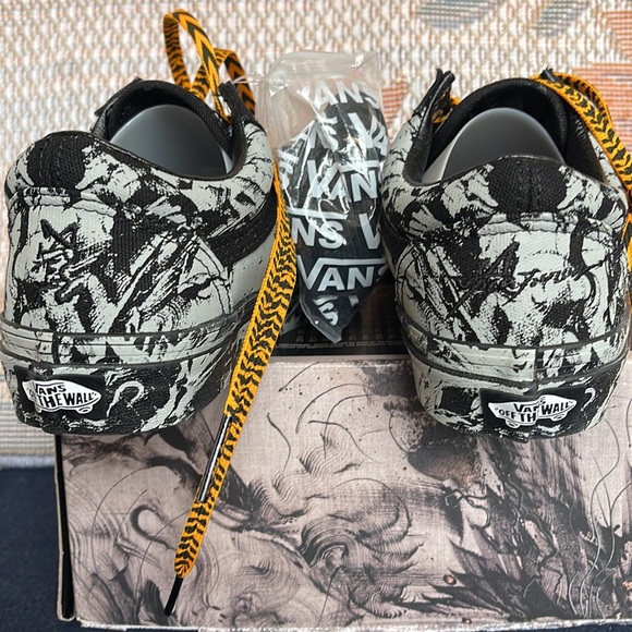 Vans WMNS Old Skool
Year Of The Tiger Black/Gray 
VN0A3WKTN42
Sneakers - Picture 14 of 16